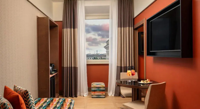 Полулюкс The Independent Hotel