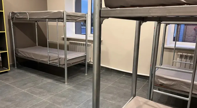 Кровать в общем номере с видом на город Хостел на Ахтубинской