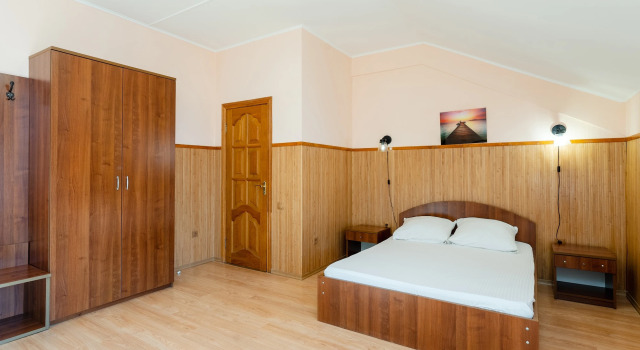 Двухместный номер Standard с балконом Меблированные комнаты Чайка