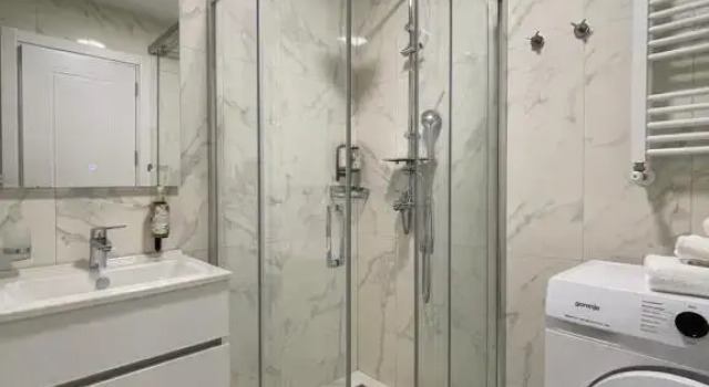 Апартаменты c 1 комнатой с балконом и с красивым видом из окна Апартаменты Mira Seaview Studio Apartment in Batumi