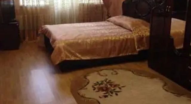 Шестиместные апартаменты Отель Алая Роза
