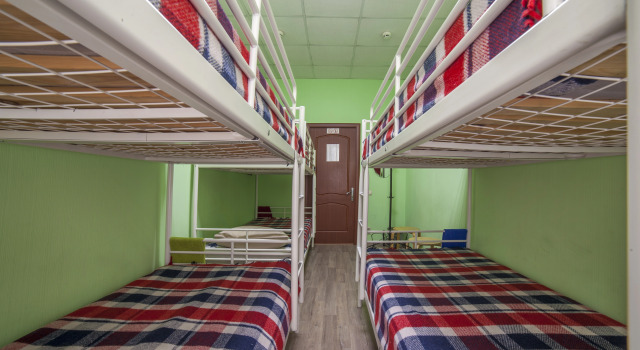 Кровать в общем номере (мужской номер) Хостел Бугров