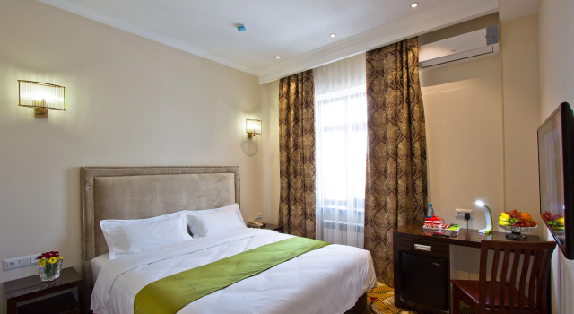 Garden Hotel, Prenota Hotel Tokolʼdosh Biškek