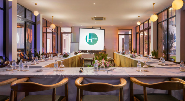 Hillocks Hotel & Spa, Забронировать Курортный отель Курортные отели Сиемреап, рядом с Ночной рынок Ангкор, Курортный отель