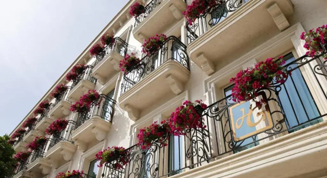 Plaza Hotel, Rezervasyon Otel Berat County 4 yıldızlı oteller, 4*
