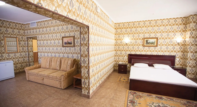 Suite doble con balcón Christie Hotel