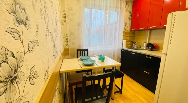 Apartment with 2 rooms in Pervomaysky district, Book Apartment Murmansk Murmansk Region