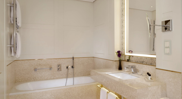 Двухместный номер Queen Superior The Alexander, a Luxury Collection Hotel, Yerevan