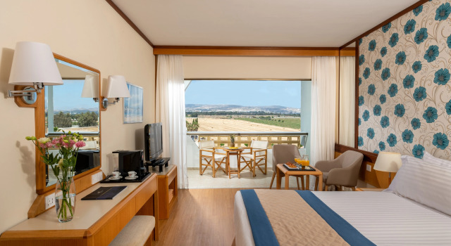 Двухместный номер Superior с балконом и с видом на город Отель Constantinou Bros Athena Royal Beach