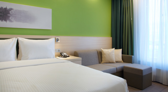 Двухместный номер Стандарт с диваном Отель Hampton by Hilton Minsk City Center