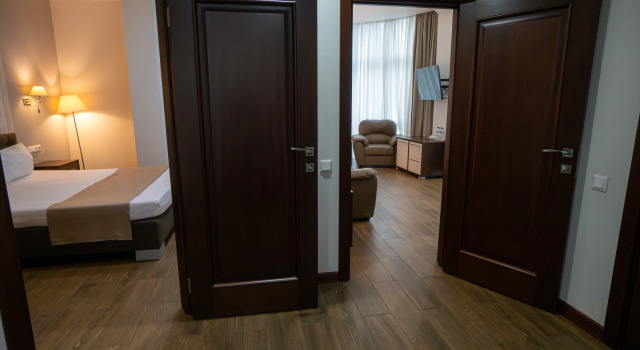 Двухместный люкс с балконом и с видом на город Отель Sun Palace Gagra