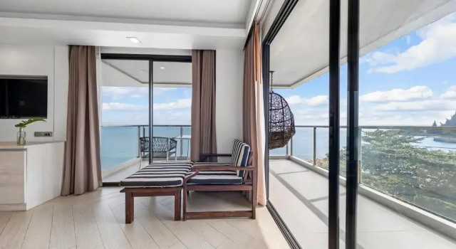 Двухместный номер Deluxe с балконом и с видом на море Mayaana Beach Resort Pattaya - Formerly Golden Tulip Pattaya Beach Resort