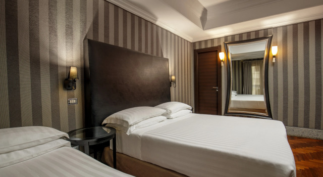 Трёхместный номер Deluxe Hotel Royal Court