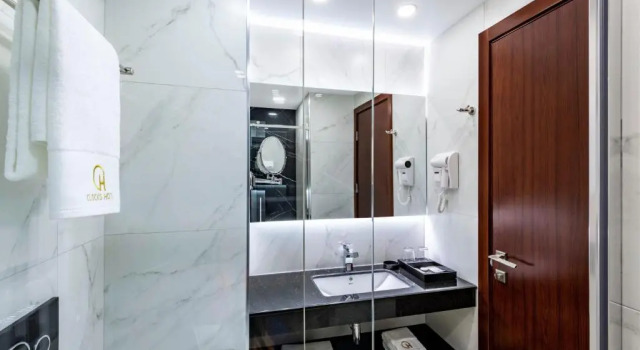 Двухместный люкс Executive с балконом и с красивым видом из окна Отель Clocks Hotel Tbilisi