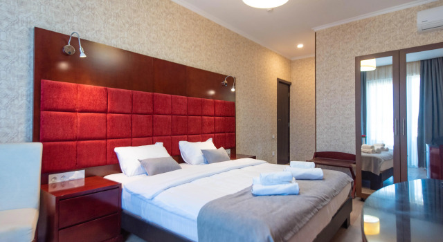 Двухместный номер Deluxe с балконом и с красивым видом из окна Kraveli Hotel