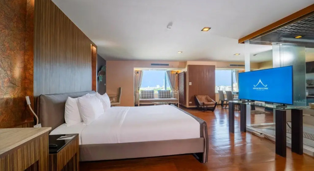 Двухместный люкс Presidential с видом на город Отель Khum Phucome Hotel Chiang Mai