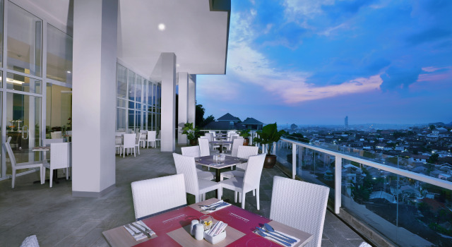 favehotel Simpang Lima Semarang, Rezervovat Hotel Hotely v centru Semarang, hotely v centru Semarang, Parkování