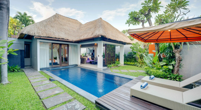 Pool Villa doppia Royal 1 camera da letto con balcone e con vista sulla piscina Villa Jerami