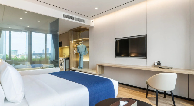 Двухместный номер Deluxe с балконом Arbour Hotel and Residence