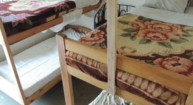 Letto in camerata con balcone e con vista Kabale Backpackers Hostel