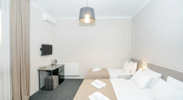 Трёхместный номер Economy с балконом Hotel Best Tbilisi