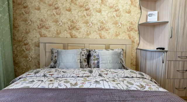 Prostornaya Kvartira V Spalnom Rayone Flat, Rezervovat Apartmán Hotely v Novgorodská oblast s parkováním, Parkování