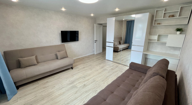 Dvukhkomnatnaya Uluchshennaya Kvartira Flat, Đặt Căn hộ Khách sạn ở Perm Krai có chỗ đỗ xe, Bãi đậu xe