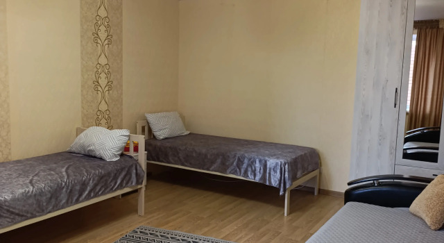 Uyutnaya V Tsentre Goroda S Parkovkoy U Doma Flat, Rezerwuj Apartament Hotele w Obwód pskowski z parkingiem, Parking