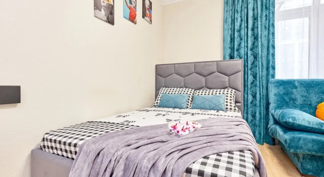 Studija v novom dome ZhK Premer, samyj centr goroda u Gipermarket Semja po adresu Nikolaja Ostrovskogo 52 na 4 chelovek Flat, Rezerwuj Apartament Hotele w Perm Krai z parkingiem, Parking