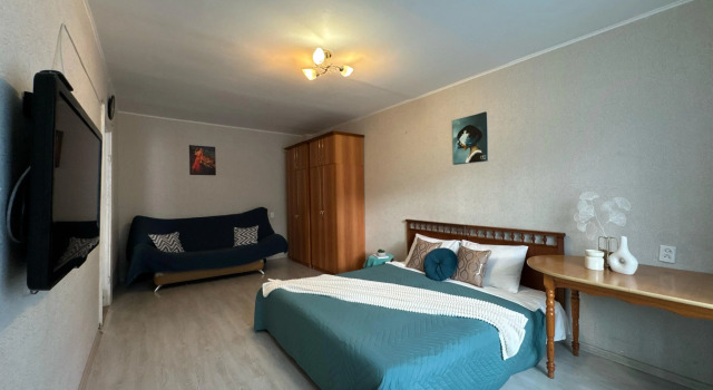 Dvoulůžkový s manželskou postelí Apartmán s balkonem Na Teletsentre Flat