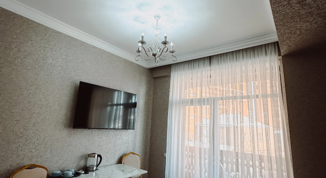Superior Doppel Suite mit Balkon Armenia Hotel