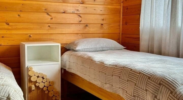 Uyutny Dom v Lesu Ekonom 5 B/D Private House, Đặt Nhà nghỉ dưỡng Nhà tranh ở Buryatia, Nhà tranh