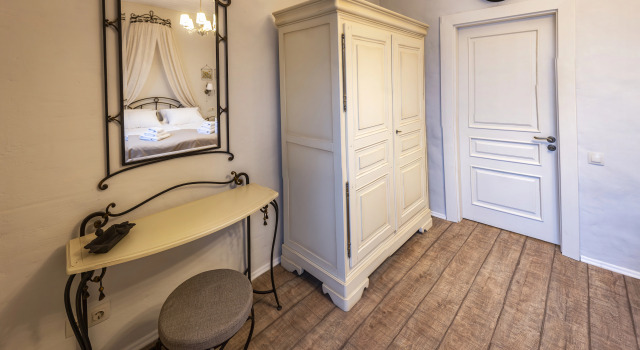 Monastyrskaya Gostinitsa, Prenota Hotel Pechory 