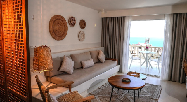 Двухместный люкс с балконом и с видом на море Pilos Suites