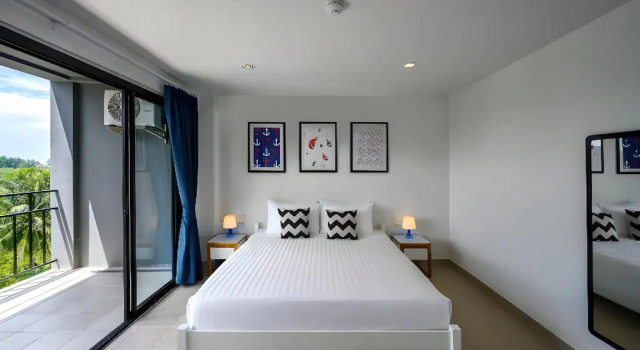 Люкс с 2 комнатами с балконом и с видом на бассейн Maikhao Hotel, Phuket