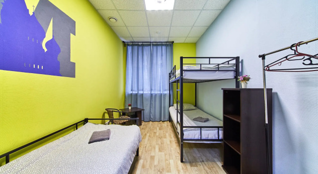 (camerata maschile) letto in camerata con vista sulla città Leninskiy 23 - hostel