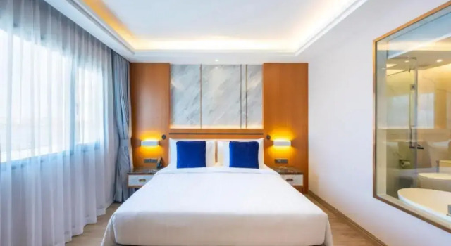 Двухместный полулюкс c 1 комнатой с балконом и с видом на бассейн Отель Wyndham Jomtien Pattaya