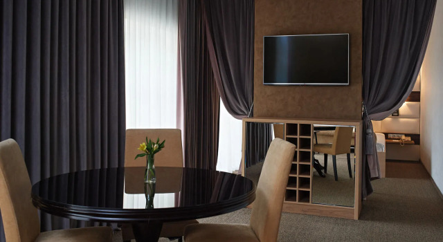 Полулюкс Отель Aura CityHotel