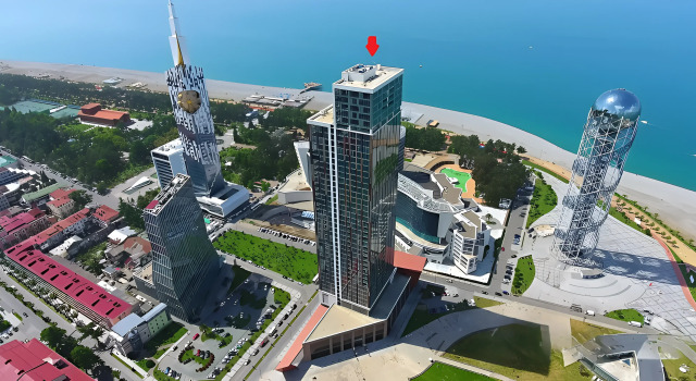 Апарт-отель на берегу моря, Porta Batumi Tower, Забронировать Апарт-отель Отели Батуми с бассейном, рядом с Фонтан Нептуна, Бассейн
