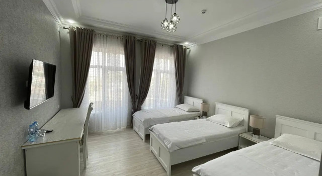Ekonomiczny trzyosobowy pokój i balkonem i z widokiem na miasto Izumrud Palace Hotel