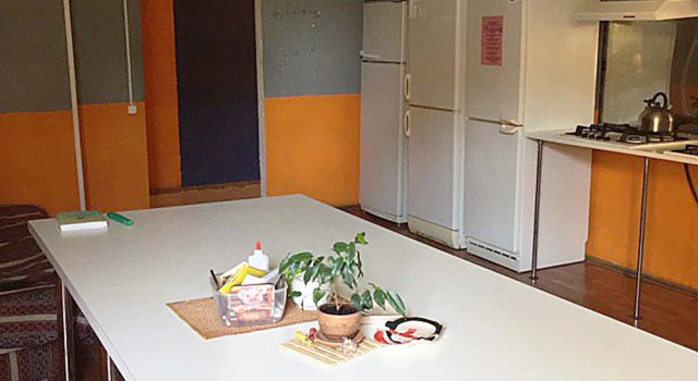 Кровать в общем номере с красивым видом из окна Хостел Longsday at Vasilievskiy ostrov 8 Linia 23