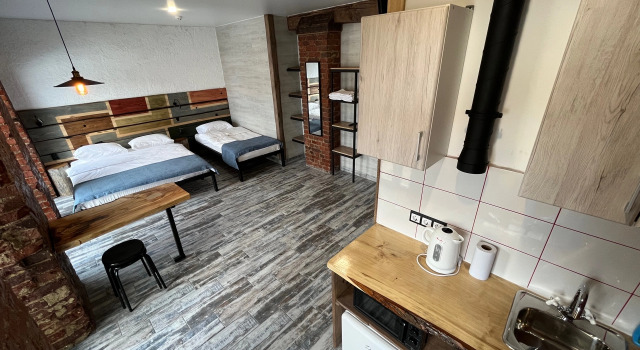 Трёхместный номер семейный Superior N12 с видом на внутренний двор Апартаменты LOFT Apart