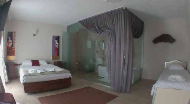 Трёхместный номер Standard с балконом и с красивым видом из окна Gödence Hotel Restoran Bungalow