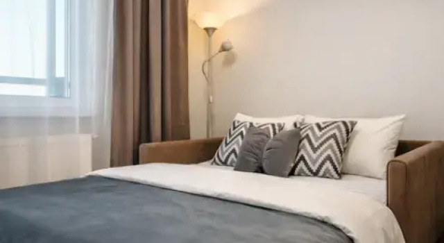 uyutnaya SutkiLayv s balkonom na Pakhomovskoy Flat, Book Lejlighed Sankt Petersborg Rusland