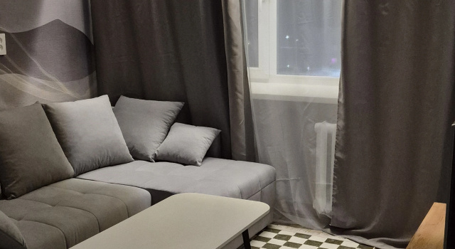 3kh Komnatnaya V Tsentre Flat, Đặt Căn hộ Khách sạn ở Murmansk có chỗ đỗ xe, Bãi đậu xe