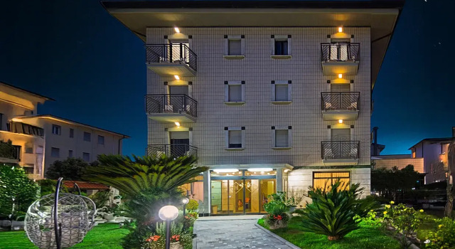 Harmony and Smile Hotel, Book Hotel Hoteller i Camaiore med parkering, Parkering