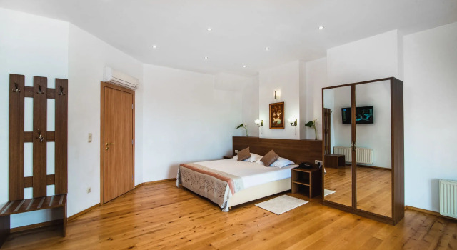 Komfortní Třílůžkový pokoj s balkonem Villa Oneiro Hotel
