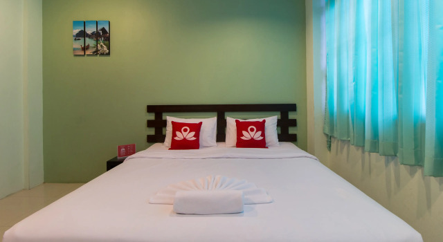 Отель ZEN Rooms Mahachai Khao San