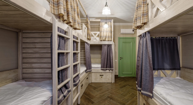 Кровать в общем номере (мужской номер) Bon Son Hotel and Hostel Центр