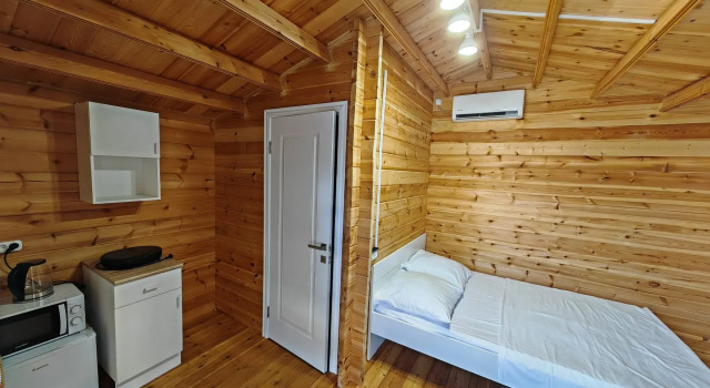 Трёхместный коттедж с балконом Hotel Seaside